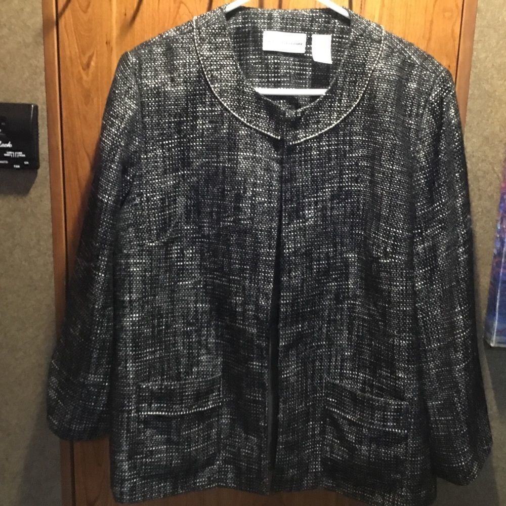 NWOT Alfred Dunner Women’s Size 14 Black & Silver Jacket